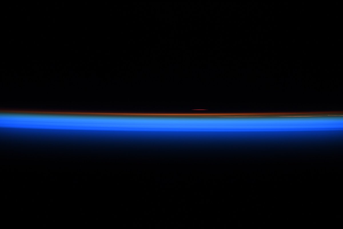 astro_kimbrough's tweet photo. Progression of an orbital sunrise in about 5 seconds. Good morning from the @Space_Station! https://t.co/tzHdHMDe1e