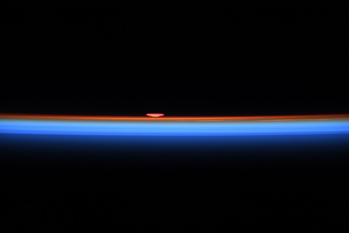 Shane Kimbrough Progression Of An Orbital Sunrise In About 5 Seconds Good Morning From The Space Station T Co Tzhdhmde1e Twitter