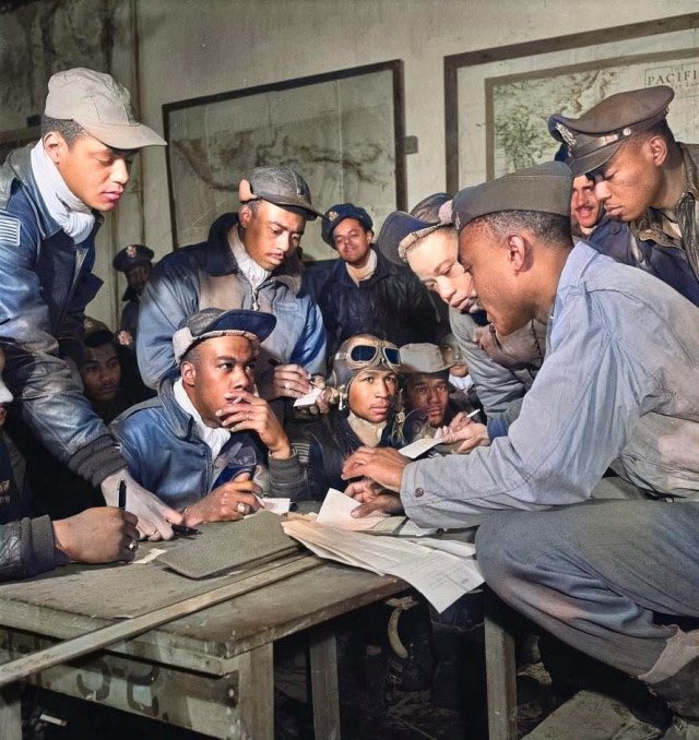 BlakAmericans's tweet image. Tuskegee airmen from the 332nd Fighter Group planning their next combat mission. Ramitelli, Italy, 1945.