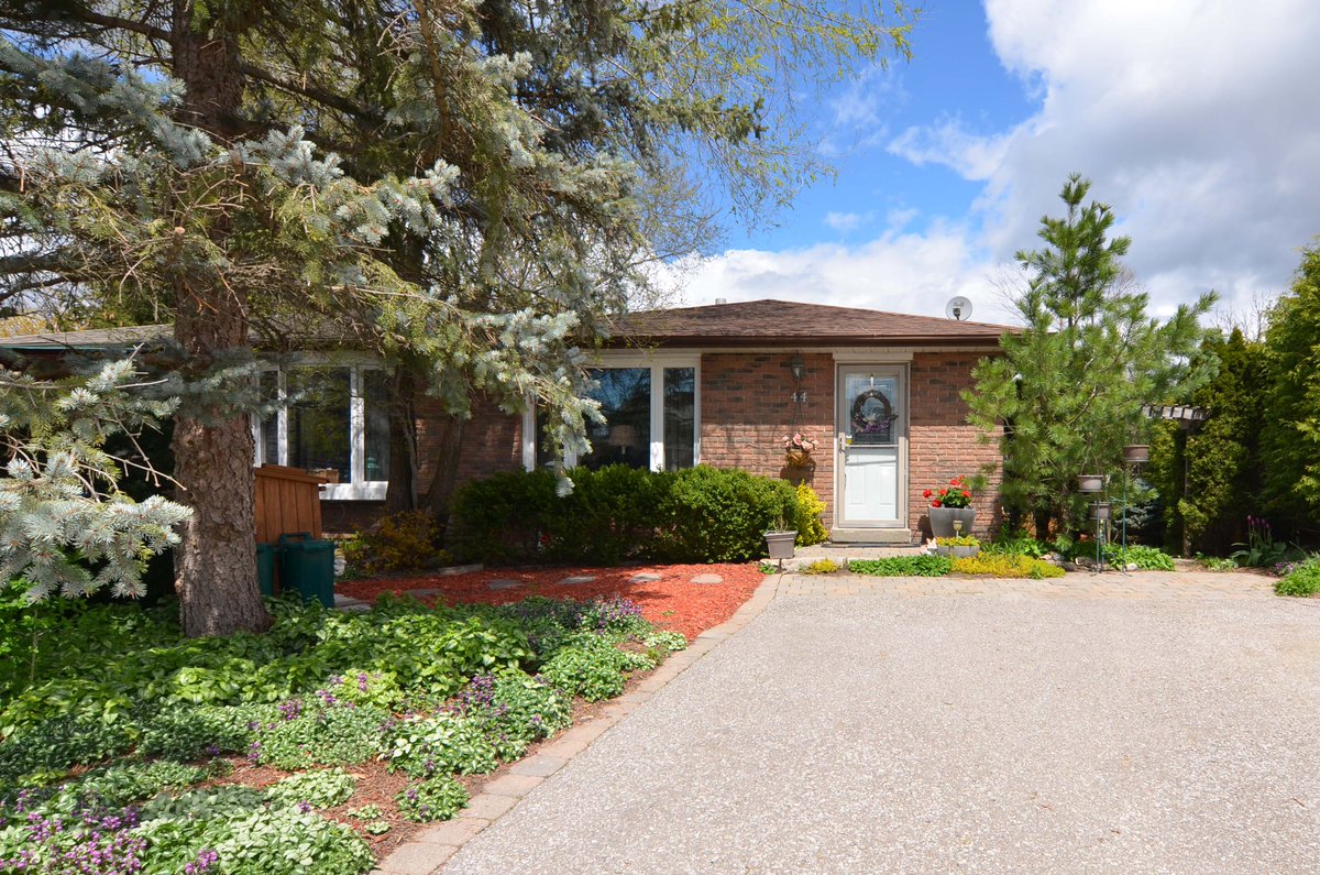 JamieMcRemax's tweet photo. 🔥HOT NEW LISTING🔥
44 Smyth Cres. Beeton
$669,900
For more info 📸 &amp; Virtual Tour 🎥visit: 
https://t.co/qKMwonfINy
#JamieMcGinty #Remax #RemaxHallmark #NewTecumseth #Alliston #Allistonhomes #Beeton #Tottenham #Cookstown #RealEstate #Realtor #Realty #ForSale #JustListed #newhome https://t.co/VnUNJLVNQr