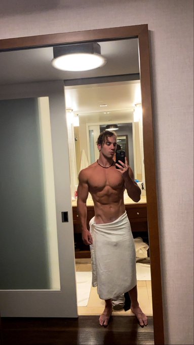 Watch SHRED KING's leaked NSFW photo on TwXstars
