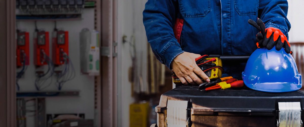 Understanding electrical hazards is essential to staying safe in the field. Check out our blog for some of the hazards you should keep an eye out for. #ElectricalSafetyMonth #WESCOAnixter wescodi.st/2PUsjnw