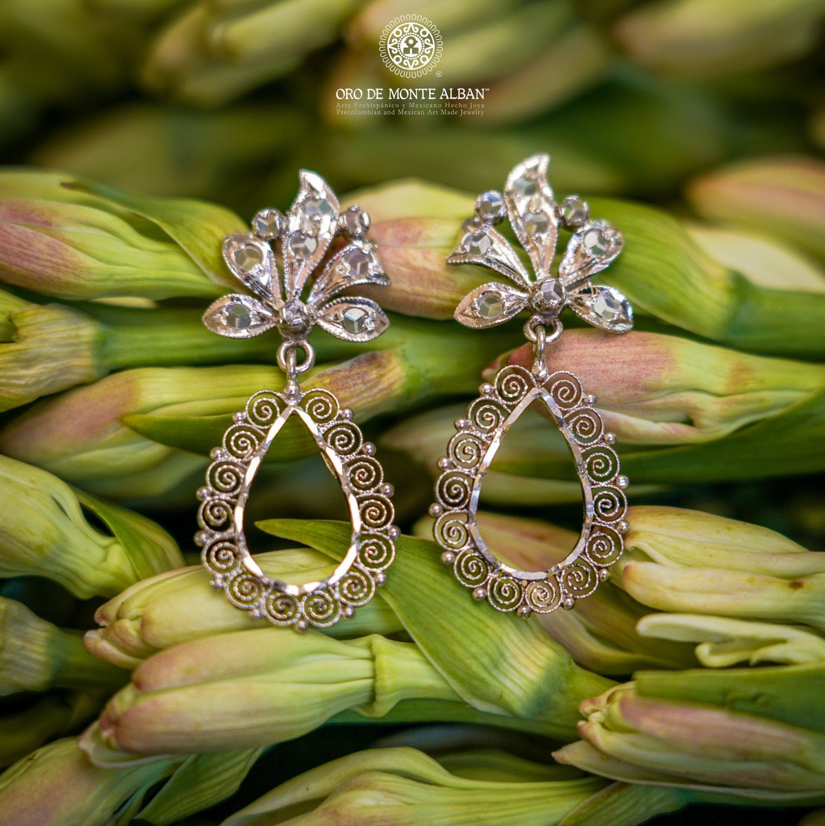 Nada brilla como el amor de mamá. Conoce nuestra colección en plata y regala algo único este #10deMayo. 

Nothing shines like mommy's love. Get to know our silver collection and give something unique this #10deMayo. 

#JoyeríaMexicana #DiseñoMexicano #HechoaMano