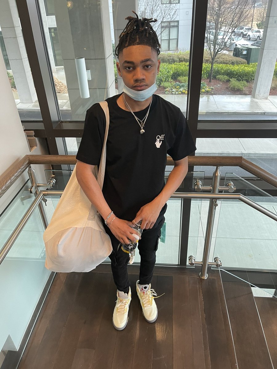 Devislit's tweet image. I get fly as hell I think my closet need an airport 🛫....✈️. #TAPECOMINGSOON