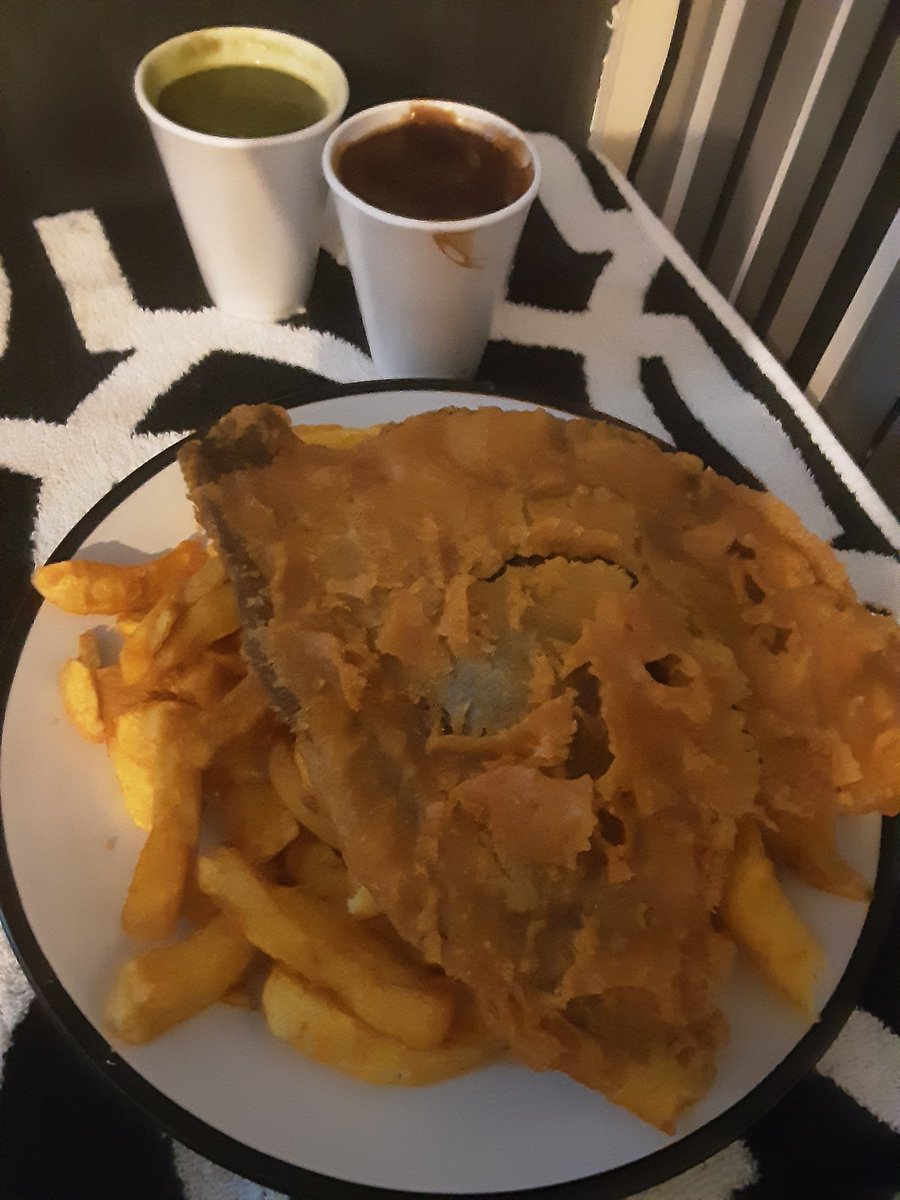 LeoGardner19's tweet photo. Plaice and battered chips, gravy and Mushy payes. #BlackCountry #batteredchips @mowermanjimmy gotta be worth a trip to Bandit Country, @wendymillssmith #properConna https://t.co/igxTgT0UKO