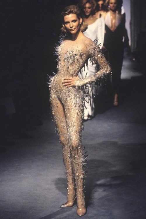  #EmmaFrost,3 outfits and one worse than the other,do you want a classic skinny suit?! why dont you try with this Mugler HAUTE COUTURE COLLECTION SPRING/SUMMER 98?!