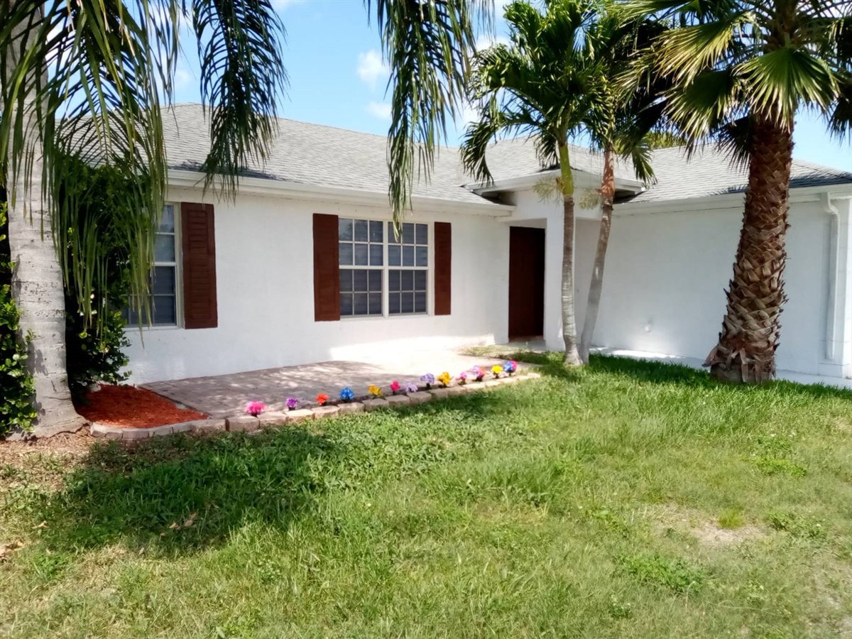 ADDvantage's tweet image. Modern and spacious home for sale in a safe, convenient area of Cape Coral. #homeforsale #realestate #southflorida ow.ly/oGIp50EHDM5