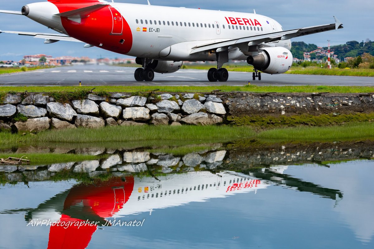 #BuenasNoches 
#2en1
Es tanta las ganas de ver más aviones en <a href="/DonostiAir/">Donosti Aeropuerto</a> #LESO que hasta veo doble al <a href="/Airbus/">Airbus</a> #A319 de <a href="/Iberia/">Iberia</a> 
¿Trabajo doble para <a href="/controladores/">😉Controladores Aéreos 🇪🇸</a>?

#CuandoVesEnVezDeMirar 

<a href="/PikerPilot/">Alberto Piquero</a> <a href="/samupinon/">🅢🅐🅜🅤 🅟🅘🅝̃🅞́🅝 🐣</a>