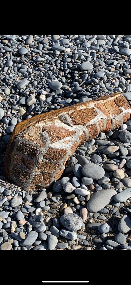 LindyLouMac's tweet photo. This chunk of rubble that I came across recently on the beach between Tywyn and Aberdovey looks to be half of something much bigger, but what? Part of an arch of some sort? Any ideas? #fmsphotoaday #fms_half #rubble #beachfinds #tywynbeach #halfofwhat https://t.co/cTO0PFynI5