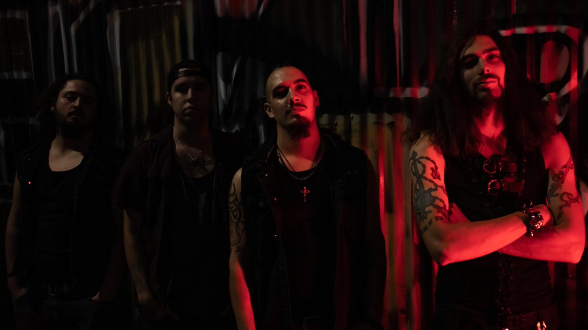 hades_hand's tweet photo. Lighting in this one is perfect! 🌓 Don't forget to listen to us on all streaming platforms 👍 🤘 

📸 @novakiin.pro

#localband #localbands #localbandsrock #rock #rockband #singer #bass #metal #metalband #guitar #drums #lasvegas #vegasband #vegasbands #photooftheday #photoshoot https://t.co/EoaRzTcnOc
