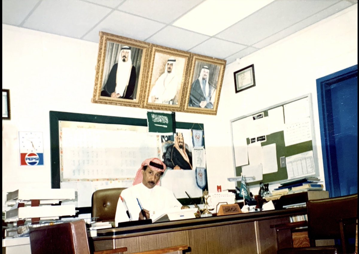 dha822's tweet image. .

أ. يوسف الهلال رحمه الله مدير مدرسة #الظهران💜 الابتدائية والمتوسطة نهاري وليلي وتثقيف الجند (الحرس الوطني).. كان يدير خمس مدارس في وقت واحد رحمه الله

.
@saeedalhelal