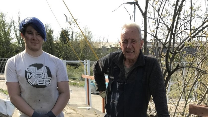 *** NEW JOB CALL OUT ***  community gardener to help us bring more wildlife to Lloyd's wharf and develop a local greening group of volunteers...  more here... tinyurl.com/5eawxaem

#greentown #regeneration #place #sittingbourne #swale #gardeningjobs <a href="/oakmeresolution/">Oakmere Solutions</a> <a href="/SwaleCVS/">SwaleCVS</a>