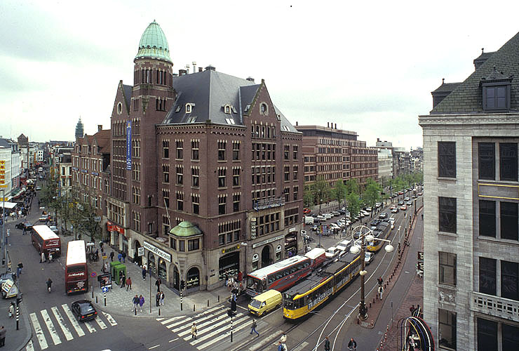 Allied forces had briefly entered the city at noon, but were afraid of a siege situation. They stated that they would not enter the city again until Dutch Domestic Armed Forces had disarmed the German troops located there.