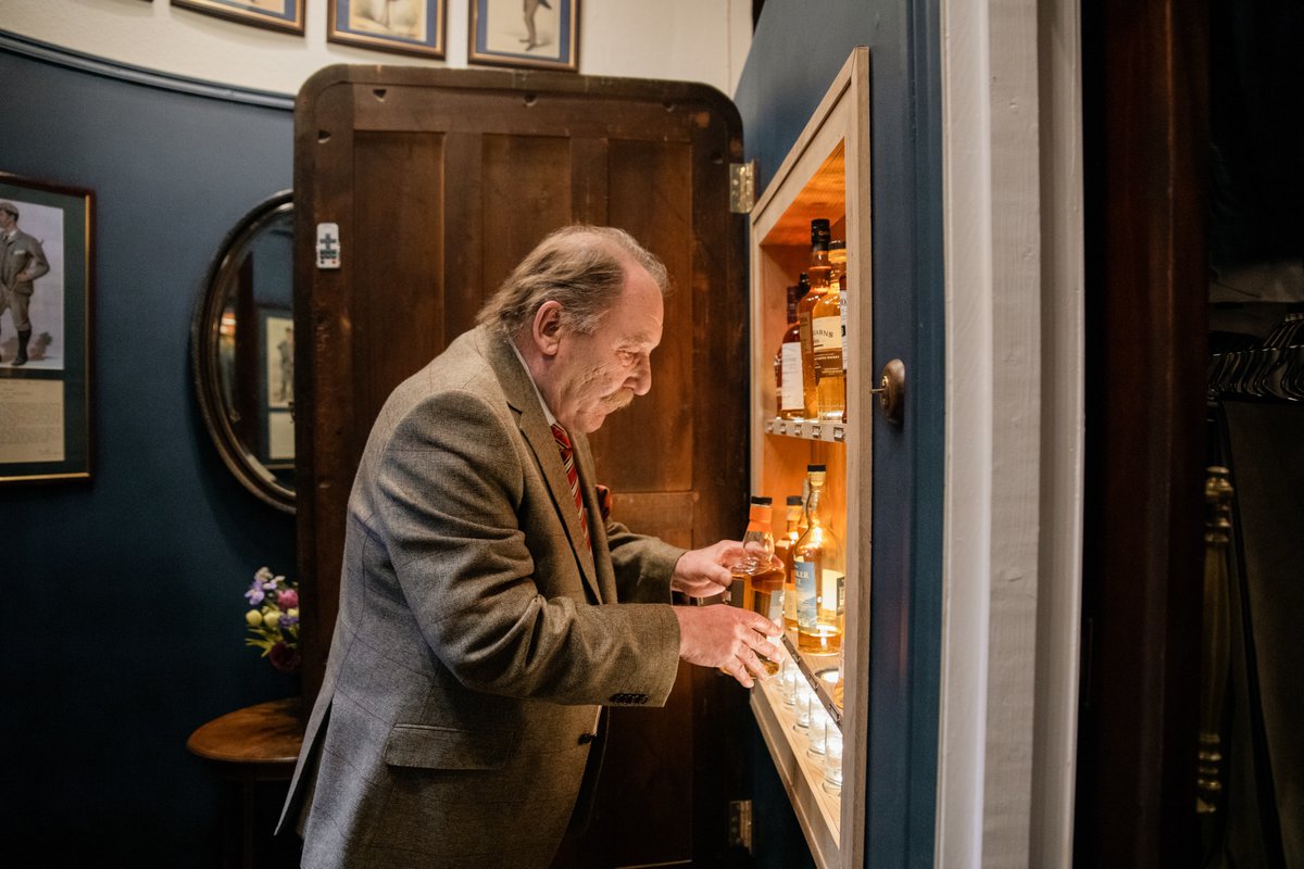 SCBespoke's tweet image. Tailoring, Tweed &amp;amp; a Whisky Connoisseur - mailchi.mp/stewartchristi…