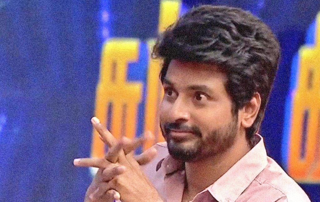 These expressions OMG Tell me yaaarr how can your girl fans to control their heart   @Siva_Kartikeyan that's not fair naa 