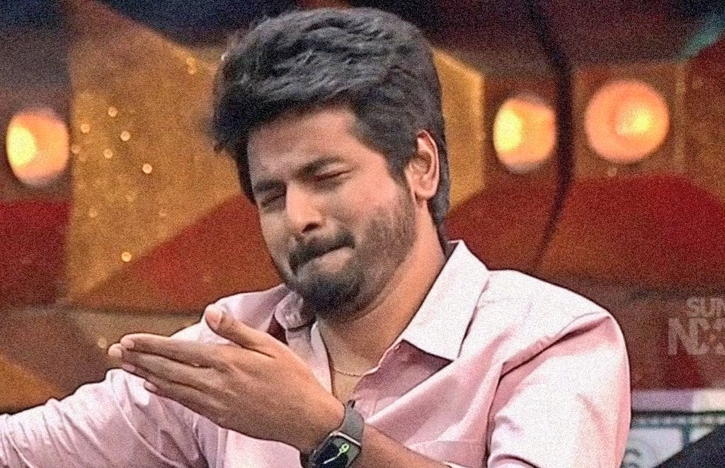 These expressions OMG Tell me yaaarr how can your girl fans to control their heart   @Siva_Kartikeyan that's not fair naa 