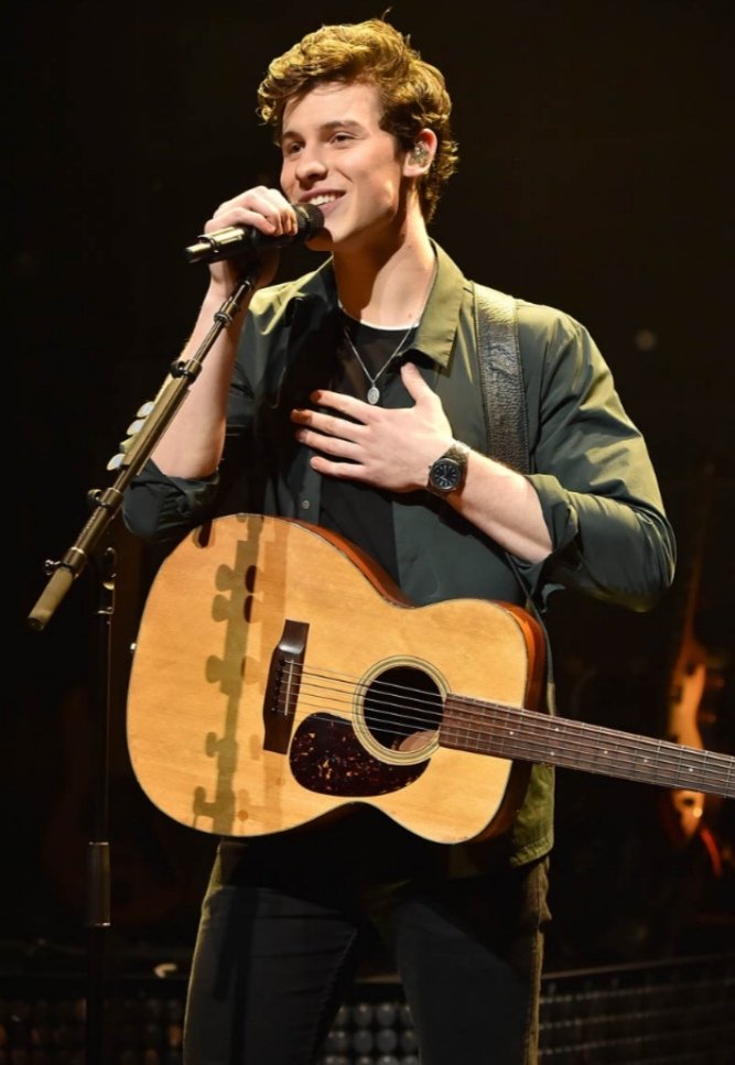 What I image Shawn singing an acoustic set in a dive bar would look like   #JFCShawnMendes
