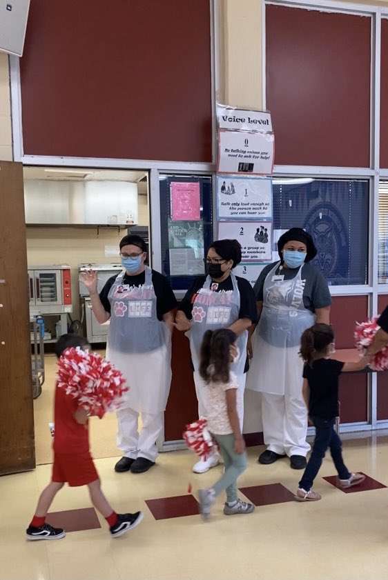 Celebrating our @CCISD cafeteria heroes with a parade and treats! We love our cafeteria crew! ❤️🐾 @ZoniLOPEZ @CJFern711 @rvgonzales