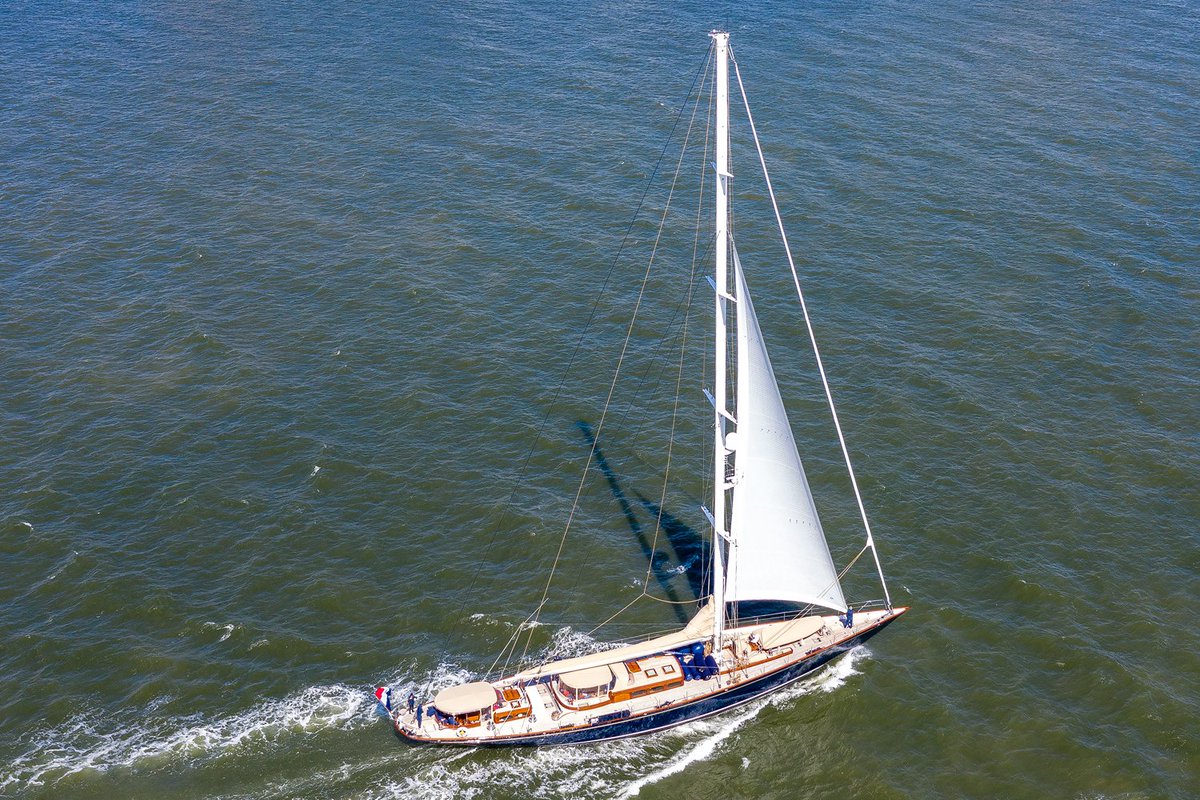 Dutchyachting's tweet photo. The 39.9m/ 130ft classic #sloop #MariaCattiva left #Scheveningen for #Vlissingen today. Photos by @maritimephoto https://t.co/AmlaypgKrK
