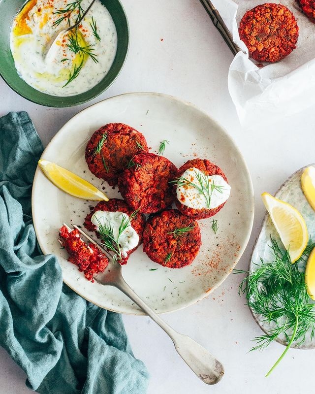 😋🥙You can’t beet these garlicky falafels from <a href="/minimalistbaker/">MINIMALIST BAKER</a>. Studies show aged garlic extract increases blood nitric oxide levels by up to 40% within 1 hour of consumption? 🥗 Recipe on Minimalist Baker’s IG bio link.

 #nitricoxide #happyvegan #vegannutrition