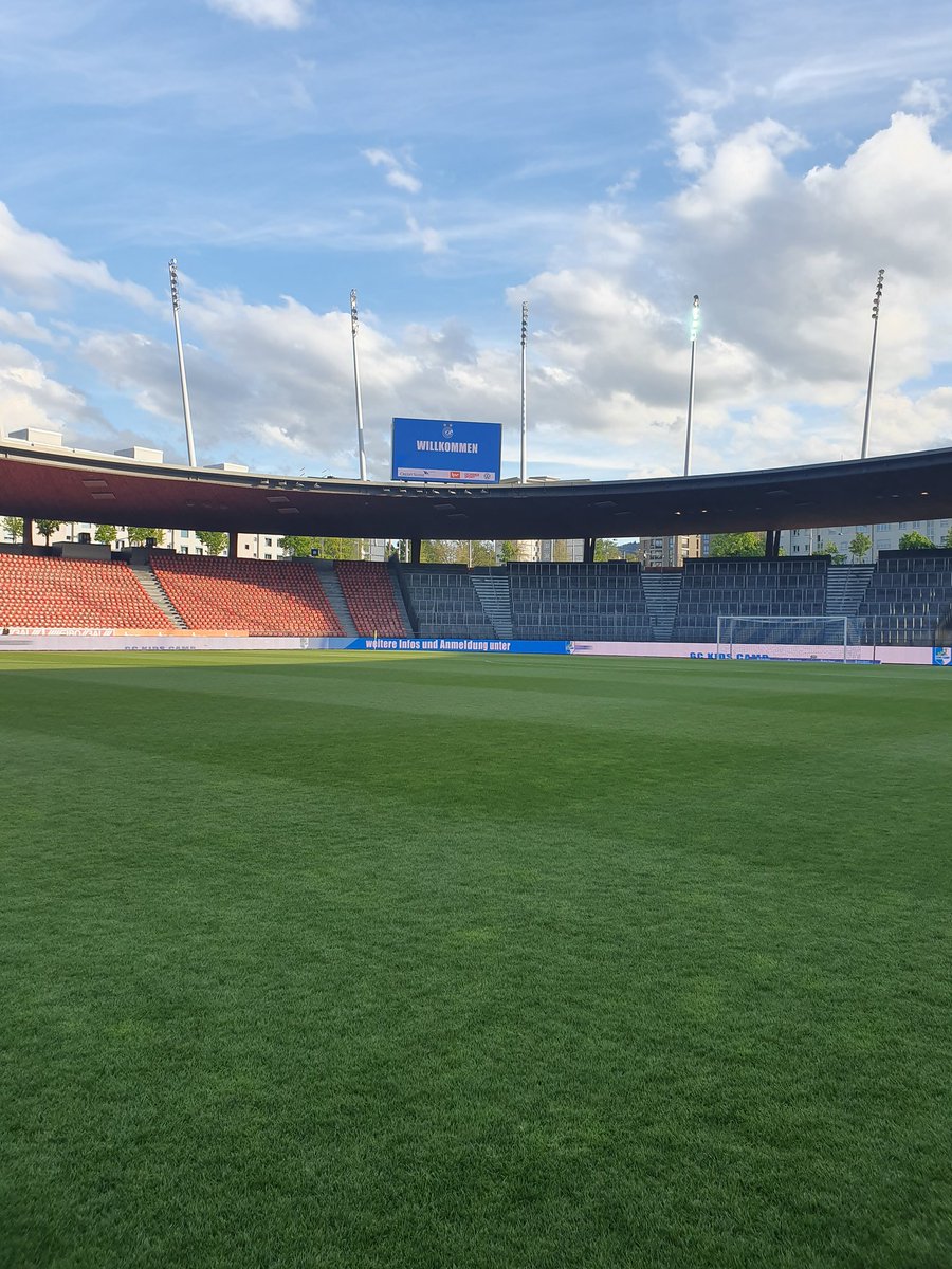 FC_SLO's tweet photo. 🏟 𝙎𝙩𝙖𝙙𝙞𝙤𝙣 𝙇𝙚𝙩𝙯𝙞𝙜𝙧𝙪𝙣𝙙

Bien arrivés à Zürich, les Lions s'apprêtent à affronter pour la 5ème fois de la saison GC pour le compte de la 33ème journée de #BCL.

📺 Match à suivre en Live sur la chaîne 𝘽𝙡𝙪𝙚 𝙕𝙤𝙤𝙢.

#AllezSLO 🦁 #GCSLO 🔴⚪ https://t.co/Dqum0zYzJ6