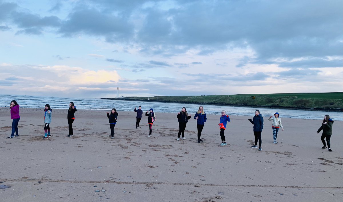 GGuidingAngus's tweet photo. 4th Montrose Guides spent their evening at the beach last night . The perfect location for their ‘Surfs Up!’ activity. 🌊🏄🏻‍♀️ https://t.co/NBWxF1AEnY