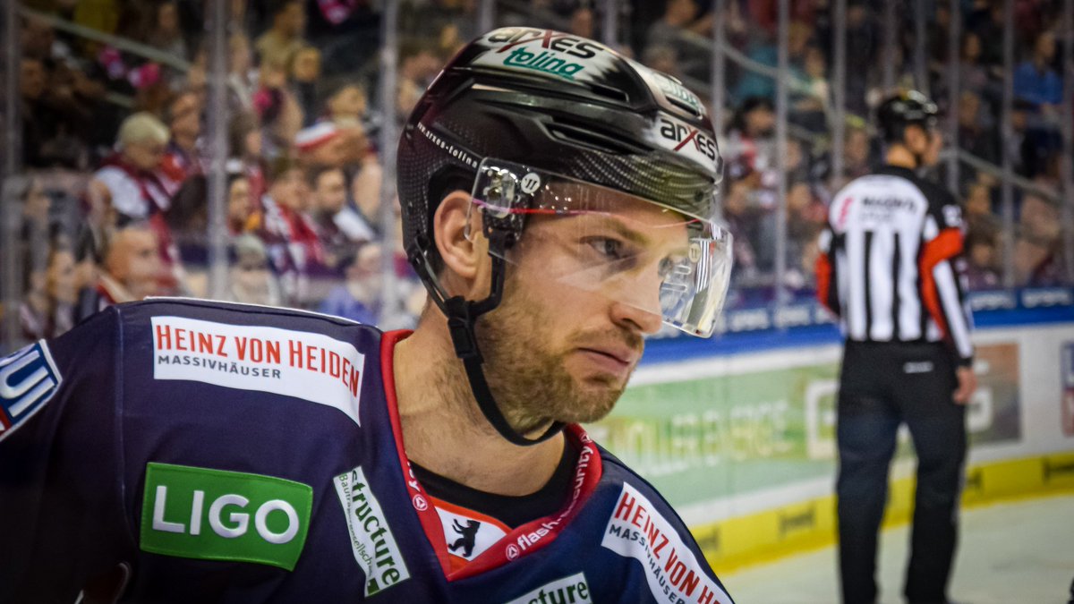 Wally44's tweet photo. 👏🏻

#ebb #Olver #DELFinale #delpo21 #Hauptstadteishockey https://t.co/hK9IyuvpLk