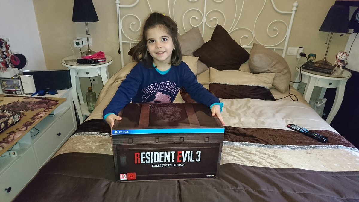 FLORO_FLORES's tweet photo. Como ya viene siendo tradición cada año... #ResidentEvilVillage @VideojuegosGAME @RE_Games @KochMedia_es @re_center @RESHorror https://t.co/mtET964hp5
