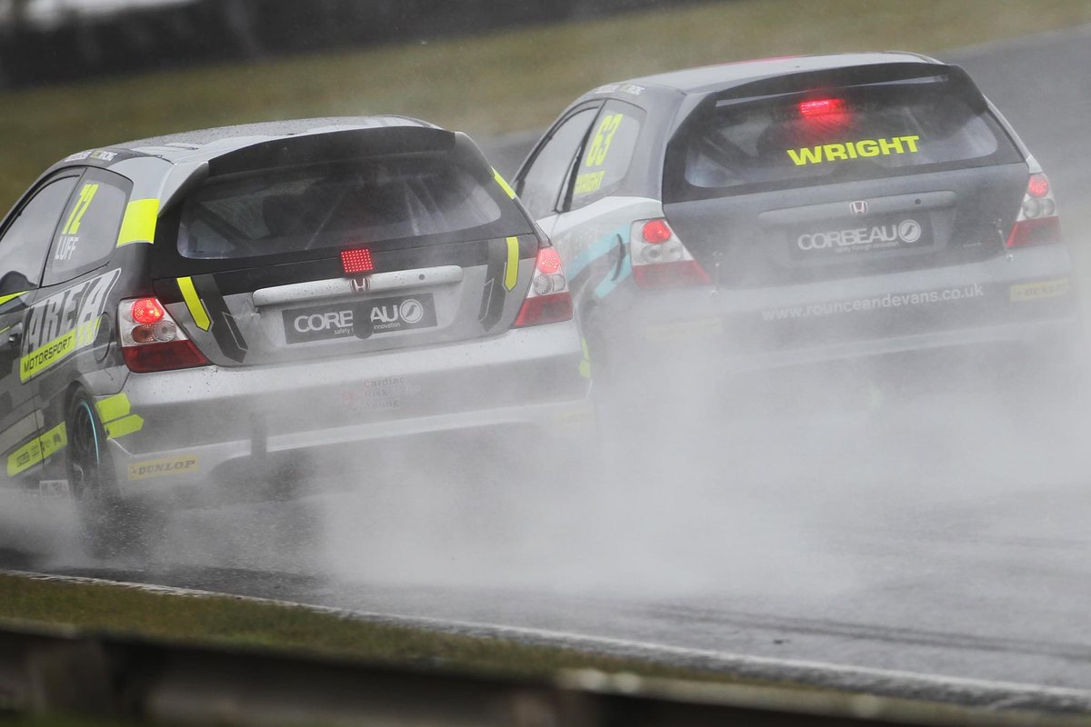 Decent season opener at Cadwell on the weekend! Completing one flying lap in quali put me p5 for the race but managed a p4 finish. Unfortunately, torrential rain cancelled race 2. Brands Hatch in 6 weeks... can’t wait! 

#racing #hondacivictyper #track #britishmotorsport #typeR