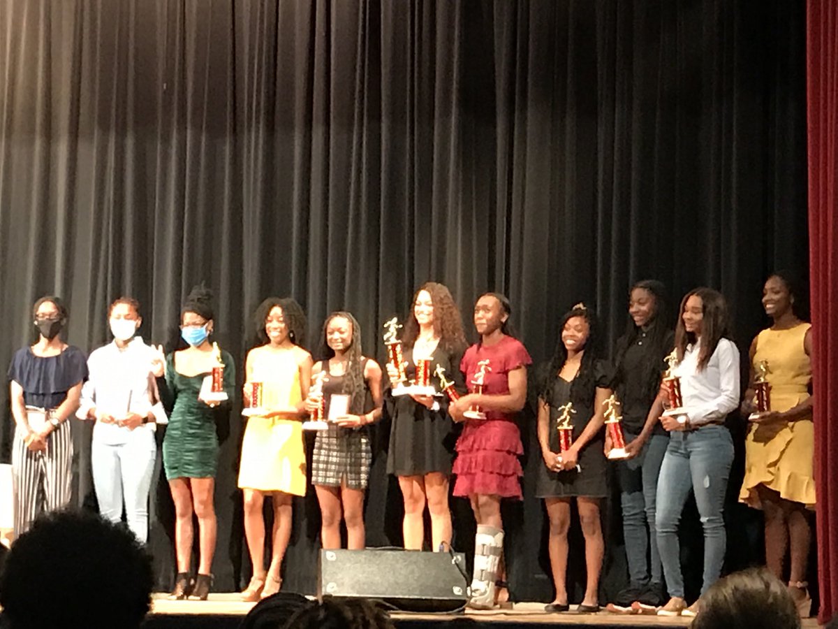 athletics_vwsd's tweet photo. WC girls track awards https://t.co/uCOjNsWnD8
