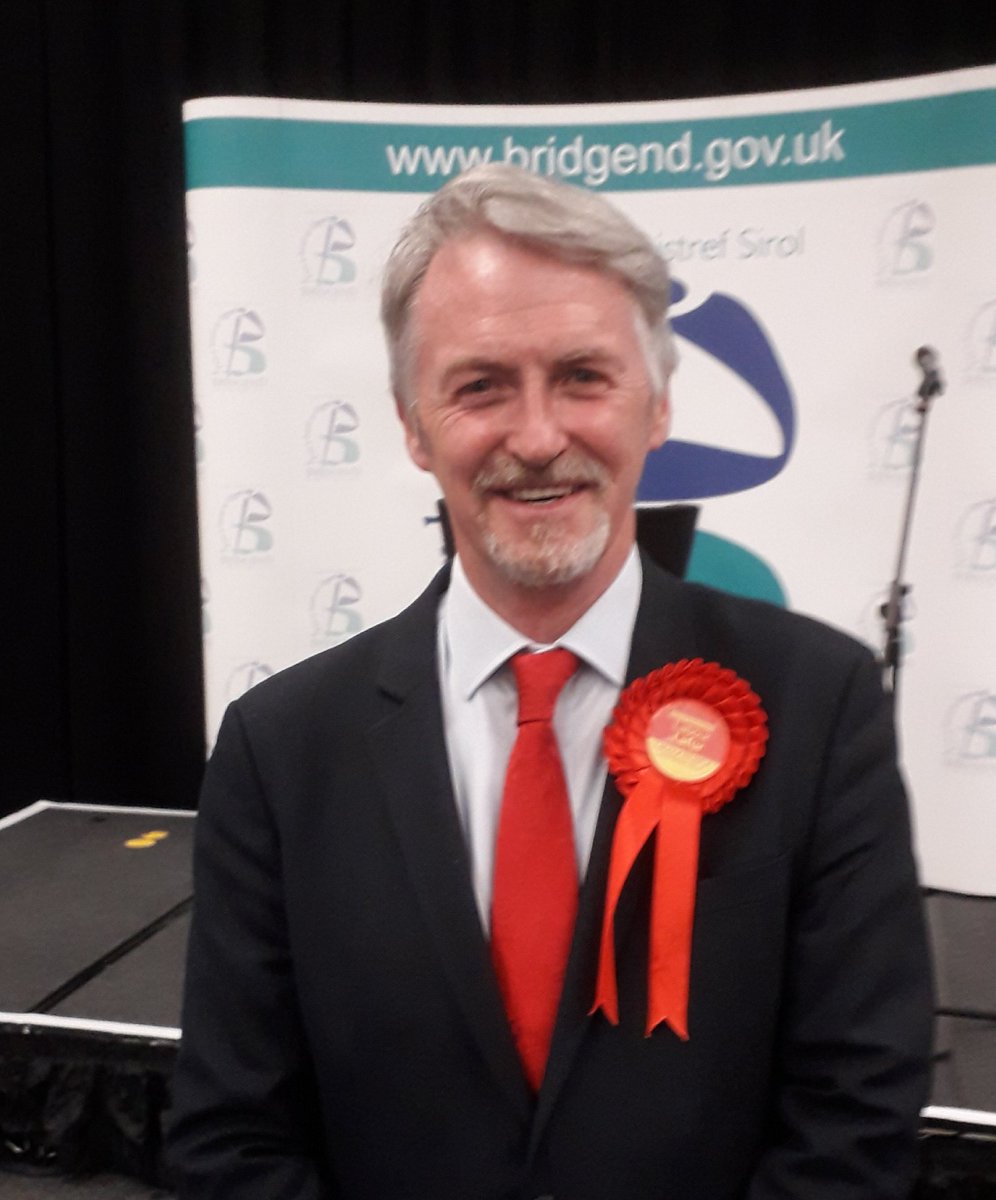 🏴󠁧󠁢󠁷󠁬󠁳󠁿🌹 So proud to just see Huw re-elected as our Member of the Senedd with 52% of the vote. 

An emphatic vote of confidence in @huw4ogmore & @WelshLabour 

#MovingWalesForward