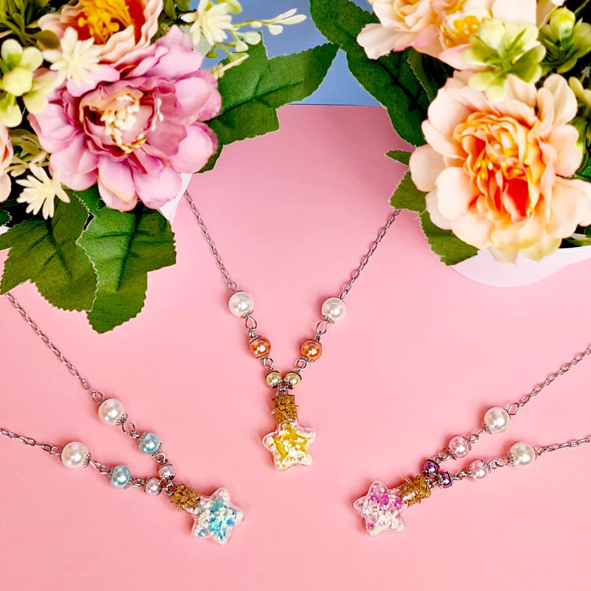 hiriael's tweet photo. Glow in the dark necklaces: https://t.co/ZMCaIh8vEF
#handmade #handmadewithlove #artisan #crafts #handmadejewelry #glowinthedark #magicnecklace #art #etsy #etsystore #iridescent #phosphorescent #artcraft
#handmadegifts #brand #glassbottle https://t.co/2VvM8KxF31