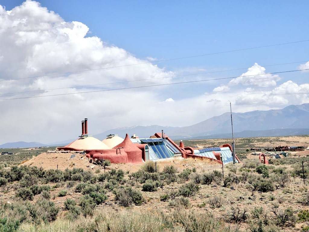 Well would you look at that.. Earthships.