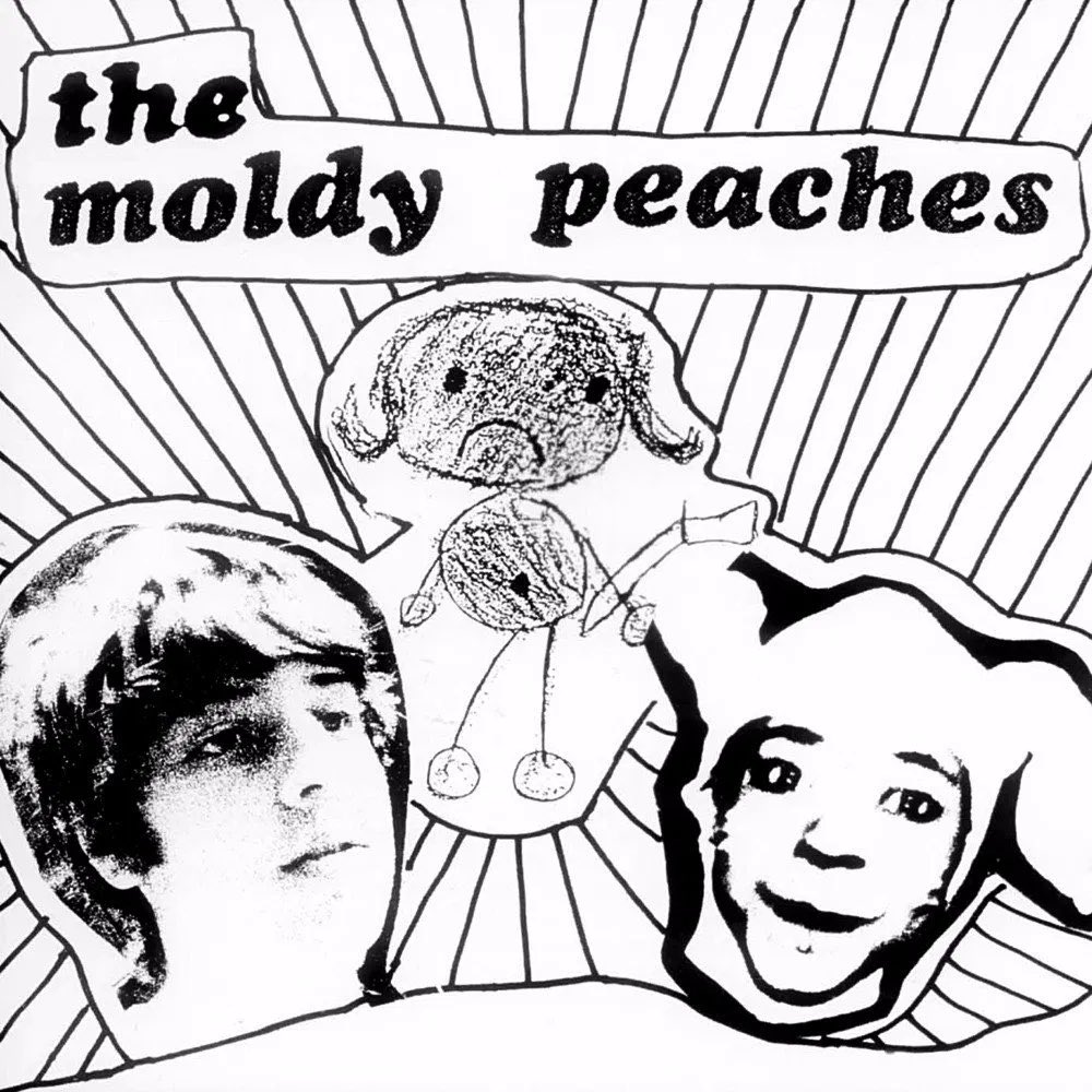 Hace 20 años, The Moldy Peaches rompía esquemas con su disco homónimo. 
💿 Su estilo caótico, honesto y contagioso es conocido como antifolk. Adam y Kimya lo grabaron en la habitación de su casa con una guitarra y partes de una batería. ¿Cuál es tu canción favorita de este álbum?
