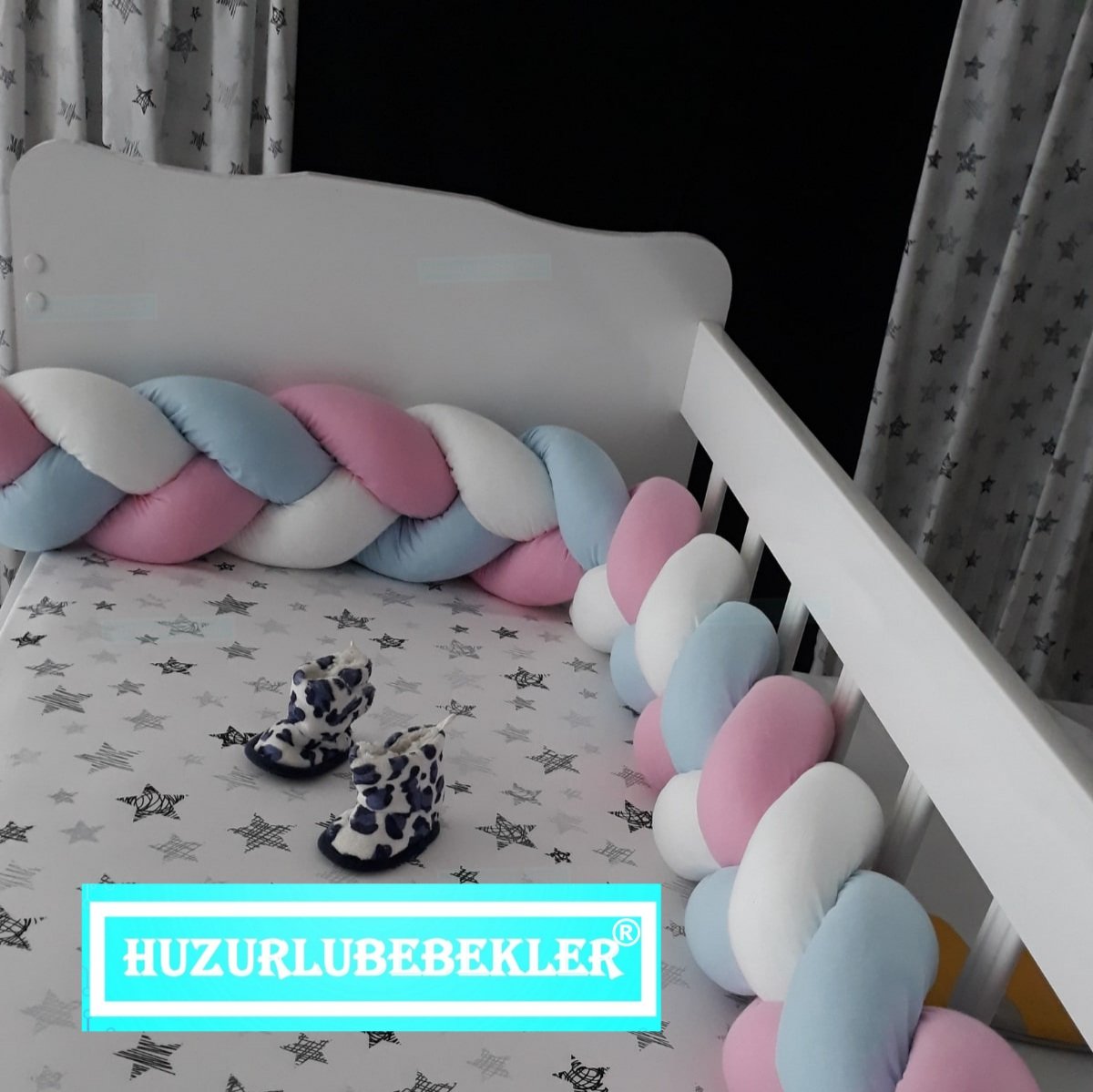 Size özel ürünler ile 🌺
Bebeğinizin güvenliğini sağlarken 🎀
Odasına şıklık katabilirsiniz 🌼
.
#huzurlubebekler #örgükoruma #düğümyastık #besikyankoruma  #annebebek #bebekodasıdekorasyonu #montesori #çocukodasıdekorasyonu #ışıklıtoplar #isiklitop #beşikkoruyucu #bebekhediyesi