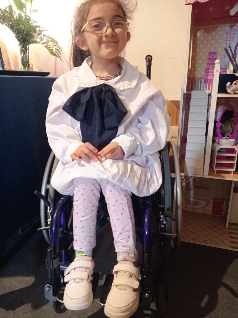 arabelacecilia's tweet image. La elegancia de Aurora en las clases virtuales 😍