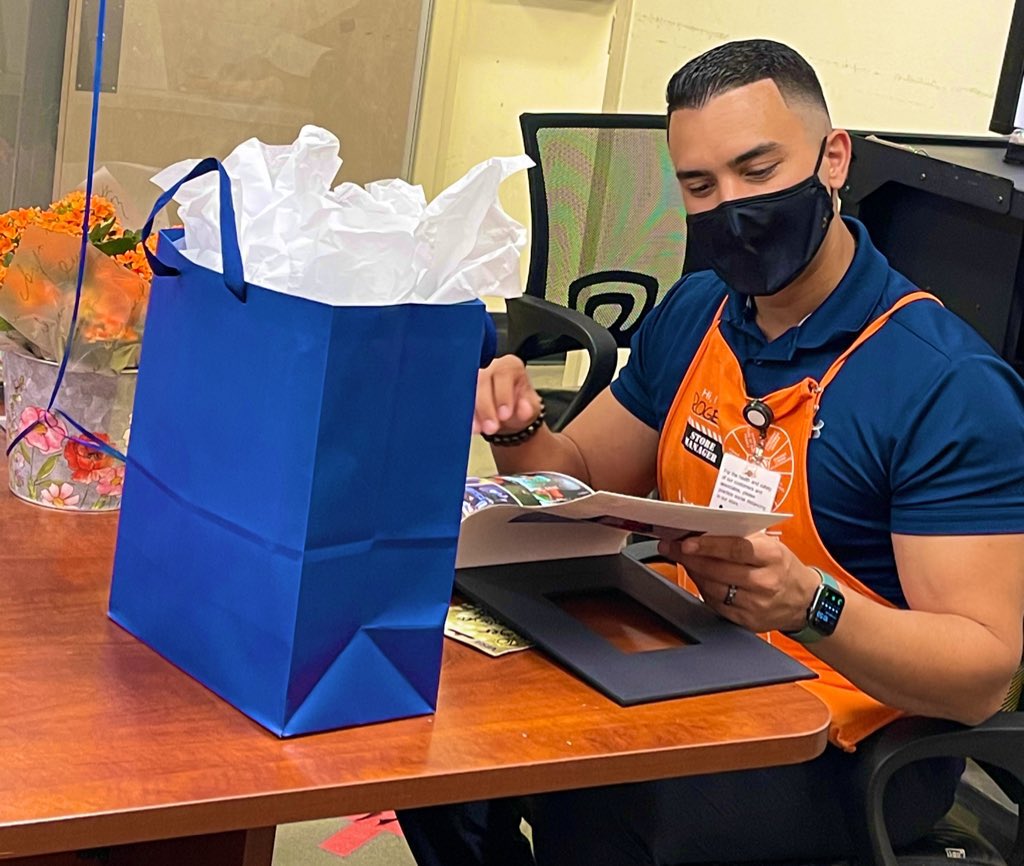 itsscamella's tweet image. 🎉 ROGER!!! 🎉 Your success is so inspiring!!! 🎉 HDDC is so lucky to get you! 🎉 We will miss you dearly!!! Thank you for ALL you have done for us!!! 🎉 @RMoutranTHD @CollazoH @JDorseyTHD @DWRHRD_MA @navruprai @TurayManny