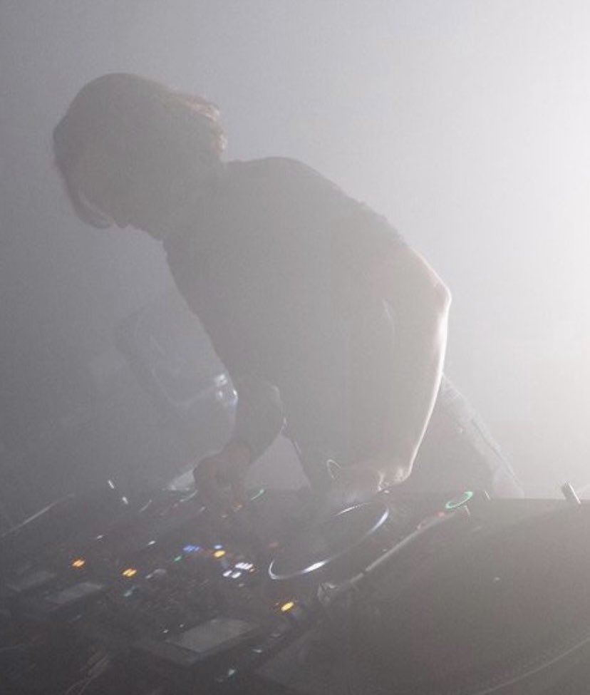 MUTEK_ES's tweet image. No te das cuenta de que la echabas de menos hasta que vuelves a tenerla en cabina. La catalana TUTU, volviendo a hacer gala de su bagaje estilístico y experimental en Rarefacció. #MUTEKHybrid