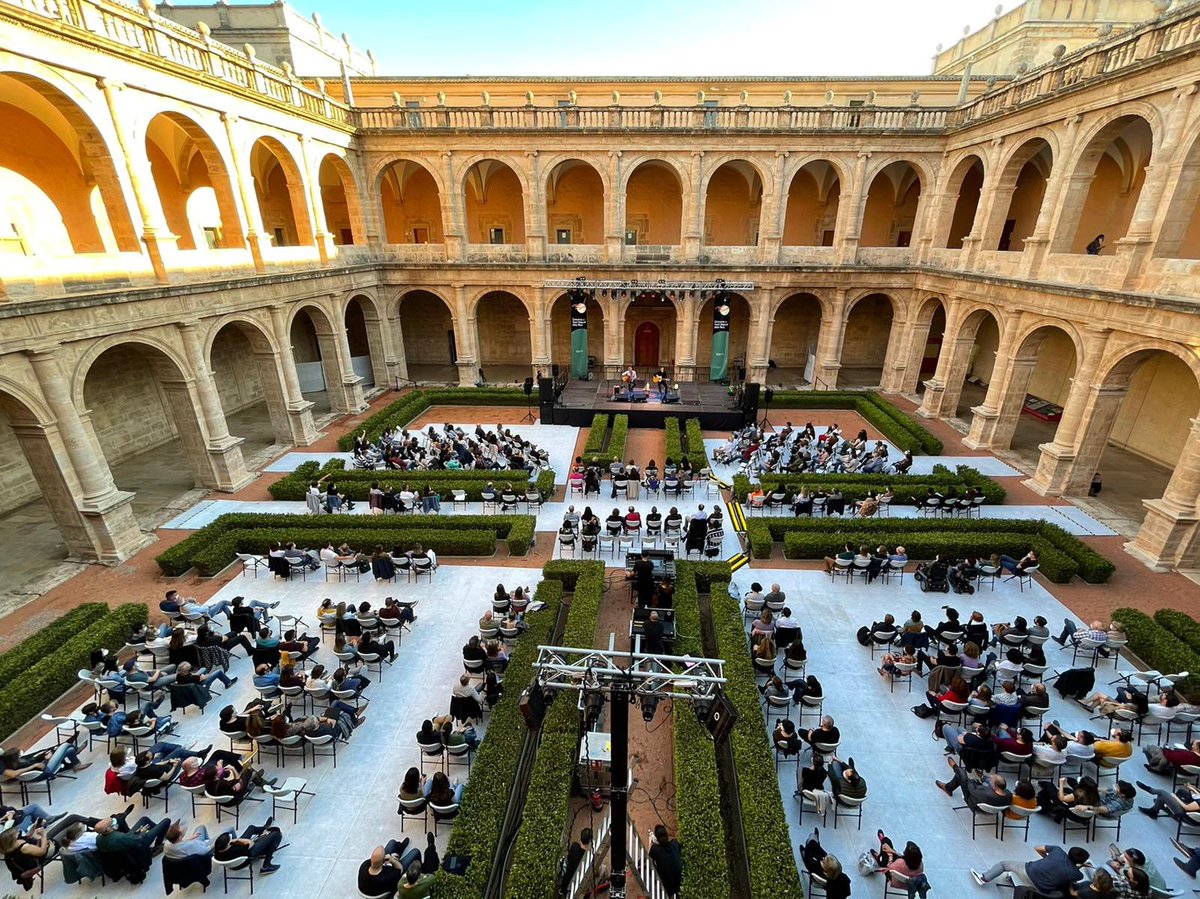amantacomunica's tweet image. Hui arranca el cicle de concerts A la llum de la lluna 🌝⁣
⁣
🎸 El rock de @mclanrock ens ha fet vibrar aquesta nit en un lloc emblemàtic de València, Sant Miquel dels Reis.

@caimanpro @GVAculturesport 
#CulturaSegura #CulturaValencia #ConciertosValencia