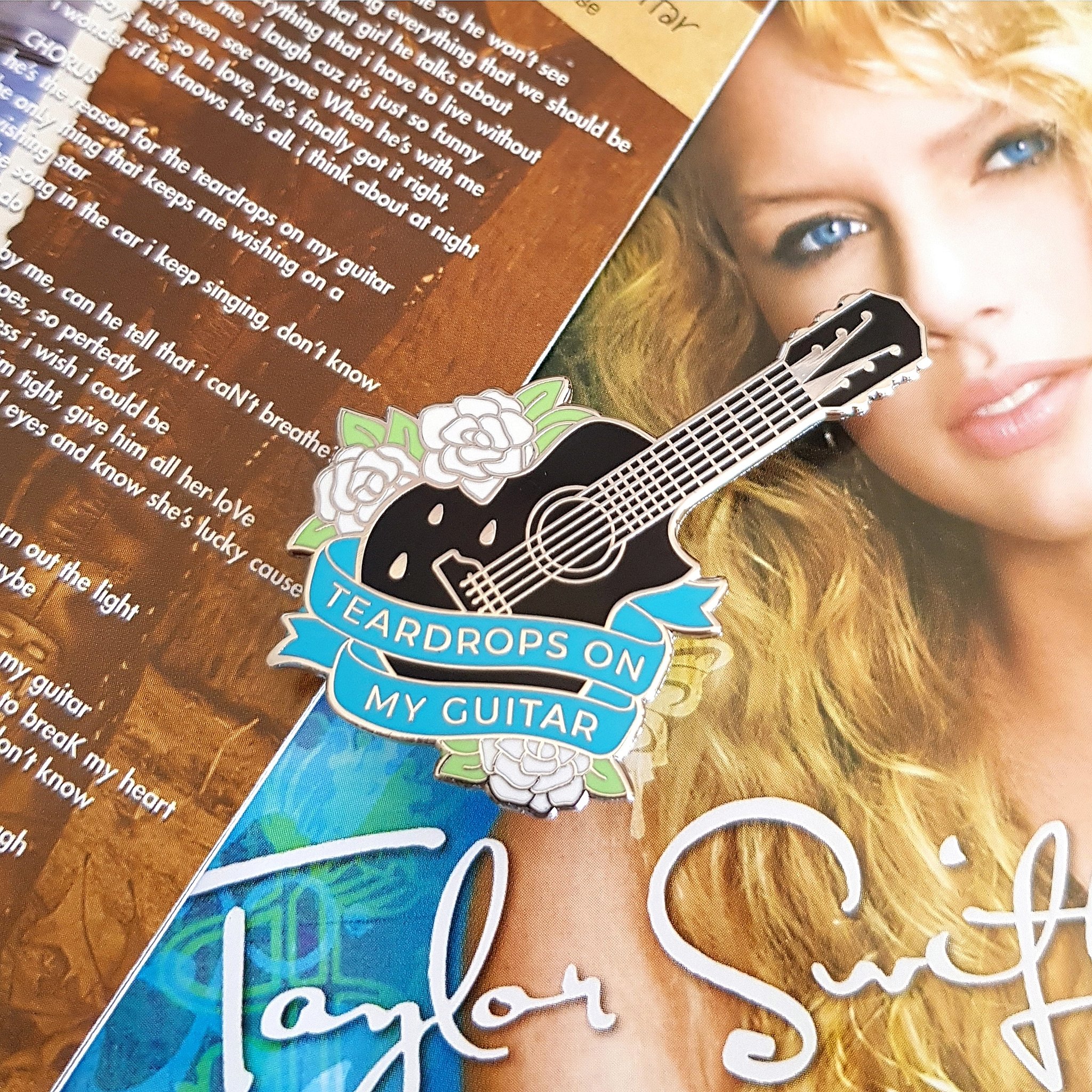  Taylor Swift Pins