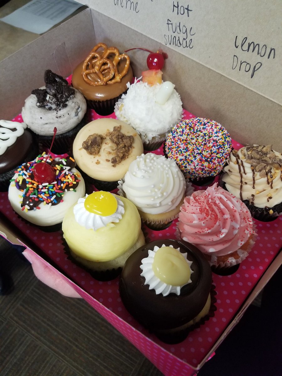 Nothing like <a href="/Smallcakesop/">Smallcakes Cupcakery and Creamery</a> on a Friday 👌😋