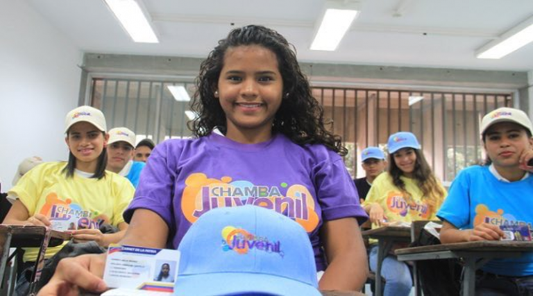 Relanzamiento de la Misión Chamba Juvenil facilita acompañamiento a jóvenes para su incorporación a los Estados Mayores del país

#LaCovid19NoEsJuego

vtv.gob.ve/chama-juvenil-…