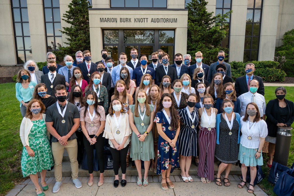 MSMU's tweet photo. With the success of the presentation of capstone senior honors projects fresh in their minds, Honors students and their faculty mentors enjoyed a celebration organized by the Honors Program earlier this week. #MountProud #learnvoraciously https://t.co/64N7dZ3Wnk