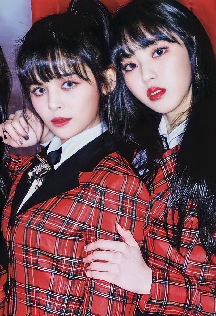 EGIRLSORN's tweet image. 2 pretty bestfriends do exist

#손 #씨엘씨 #은빈