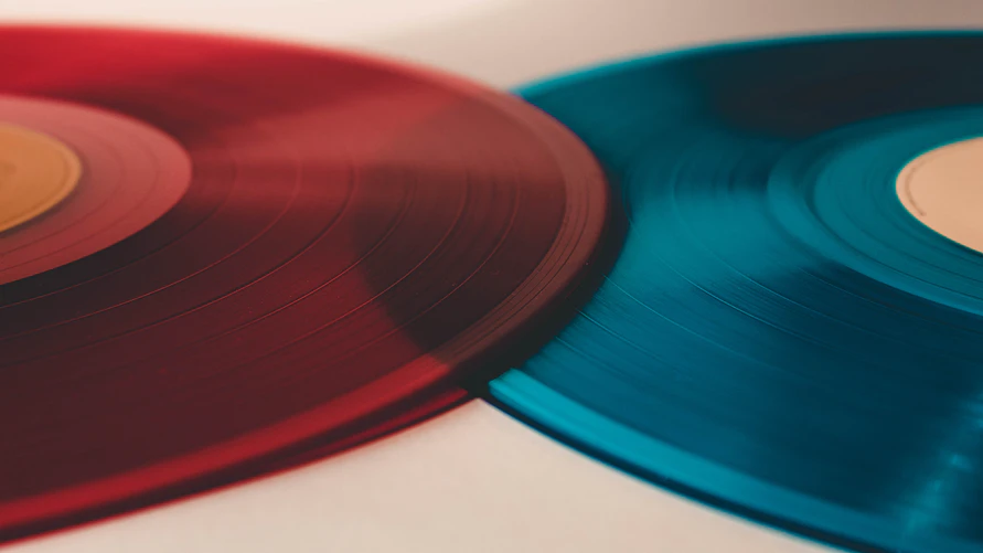 5JMusic's tweet photo. #DidYouKnow that there are two different kinds of vinyl available— colored and black/clear records? The colored vinyl is said to reach more of a surface noise over time than the standard black vinyl records! https://t.co/nZdzyu48hC