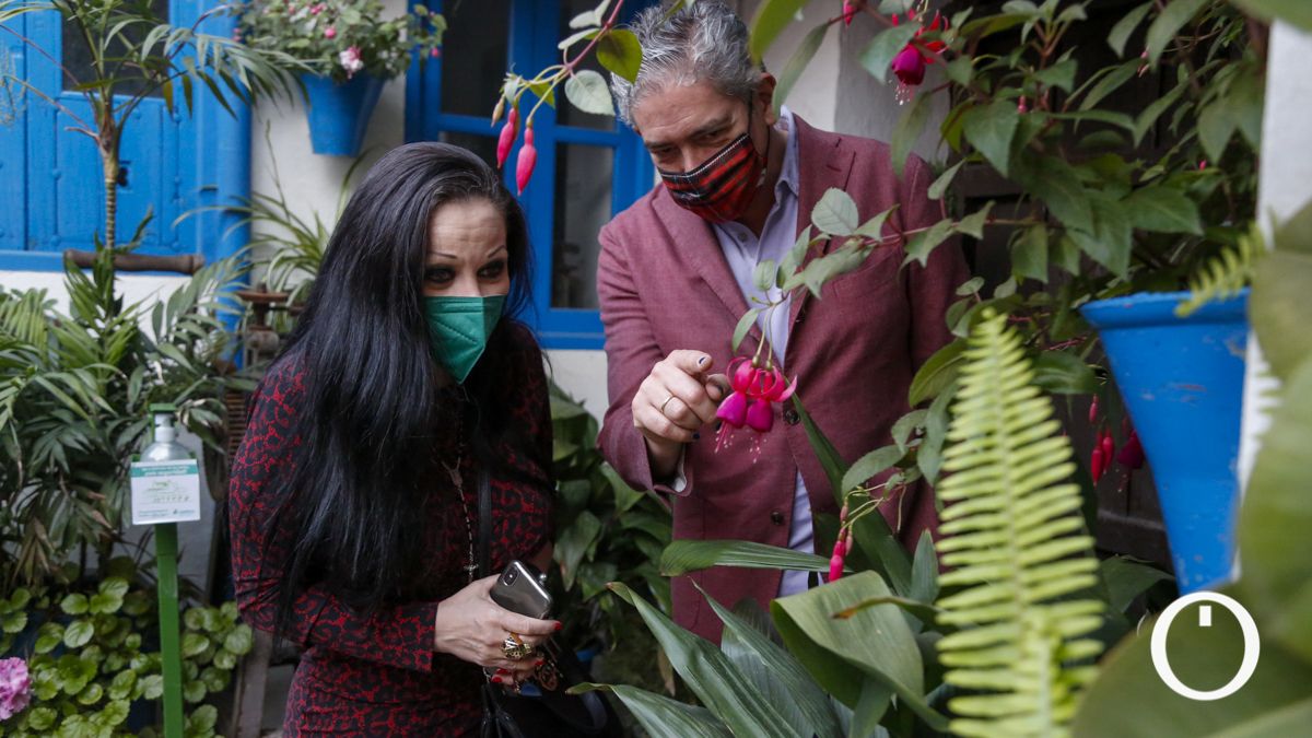 cordopolis_es's tweet photo. FOTOGALERÍA | Alaska, Cantizano y Boris Izaguirre, visitantes de lujo a los Patios de Córdoba https://t.co/dMGH5ePOzr https://t.co/2yrJVAG3Jm