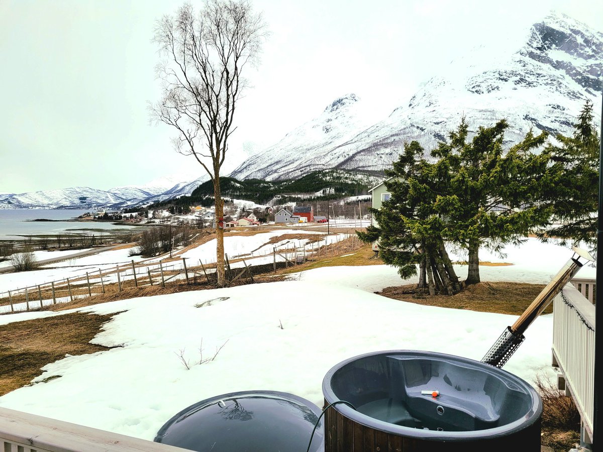 Firing up that outdoor hot tub for the evening! #Sjursnes #Norway #hottub #outdoorhottub #badestamp #Tromsø