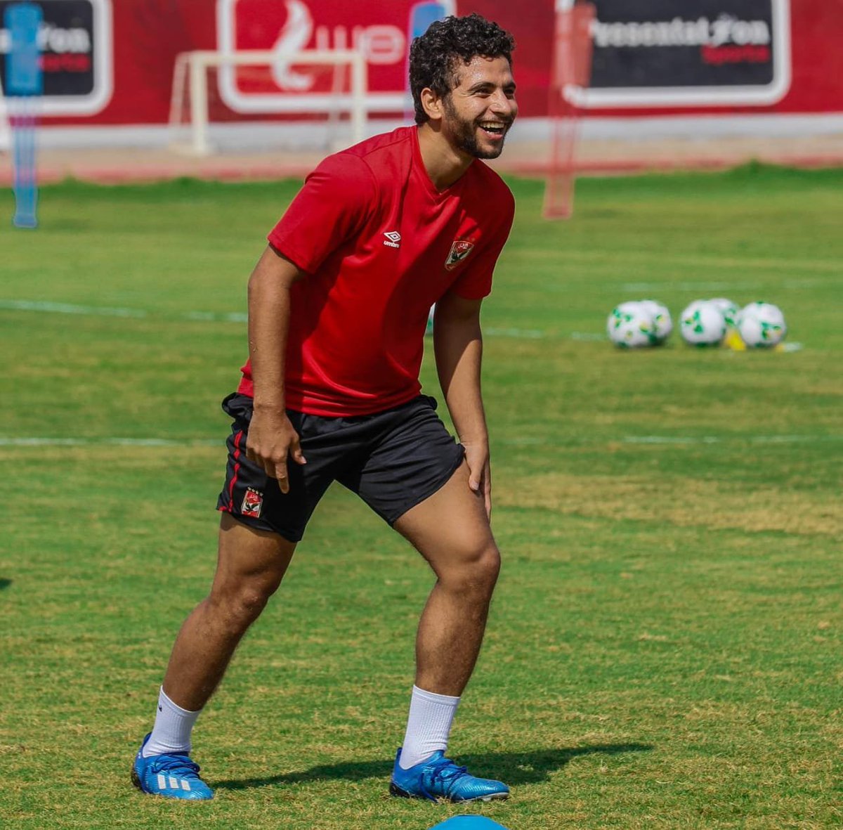 يحتفل اليوم محمد محمود لاعب النادي الأهلي بـ عيد ميلاده 🥳