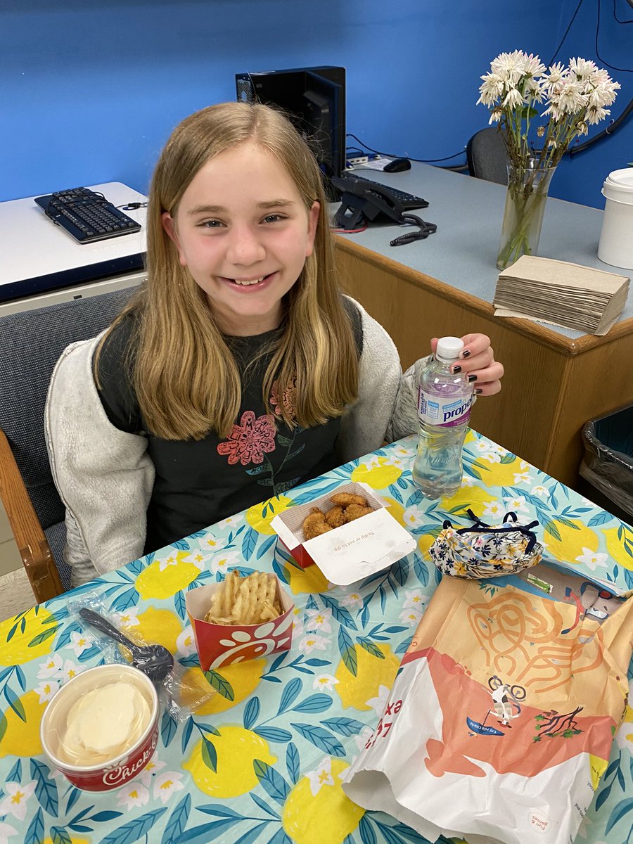 hasd_wpt's tweet photo. 5th graders earn Chick Fil A lunch for practicing The West Pount Way! https://t.co/aytvHU31YH