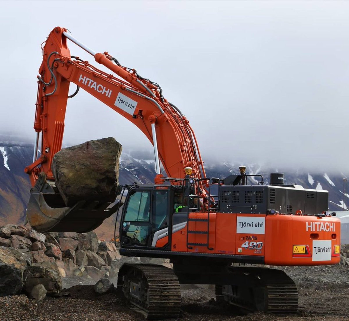 Hitachi Construction على X: Hitachi Construction على X:
